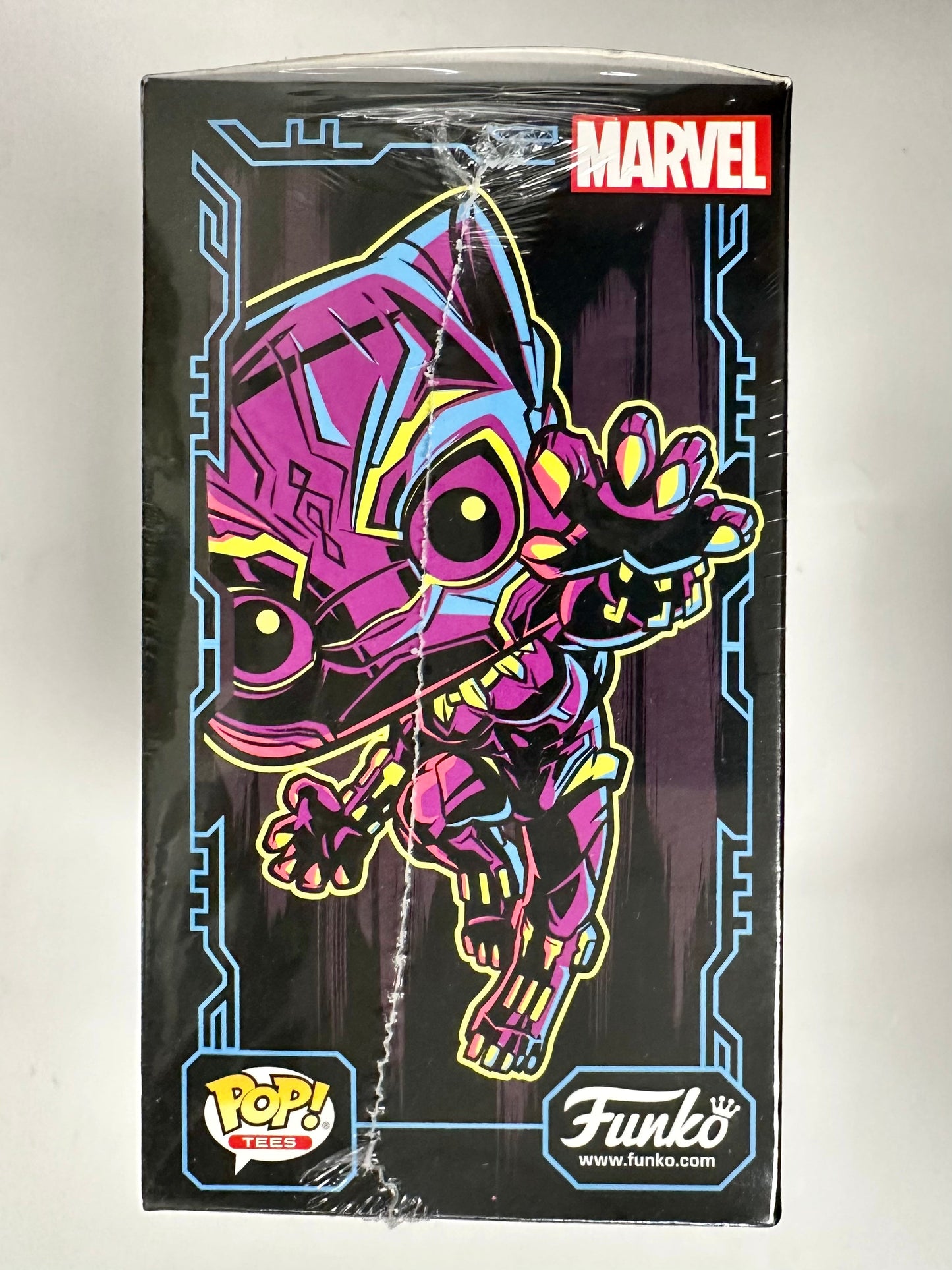Marvel Funko Pop! - Medium Tee & Black Light Black Panther #891 2022 Exclusive