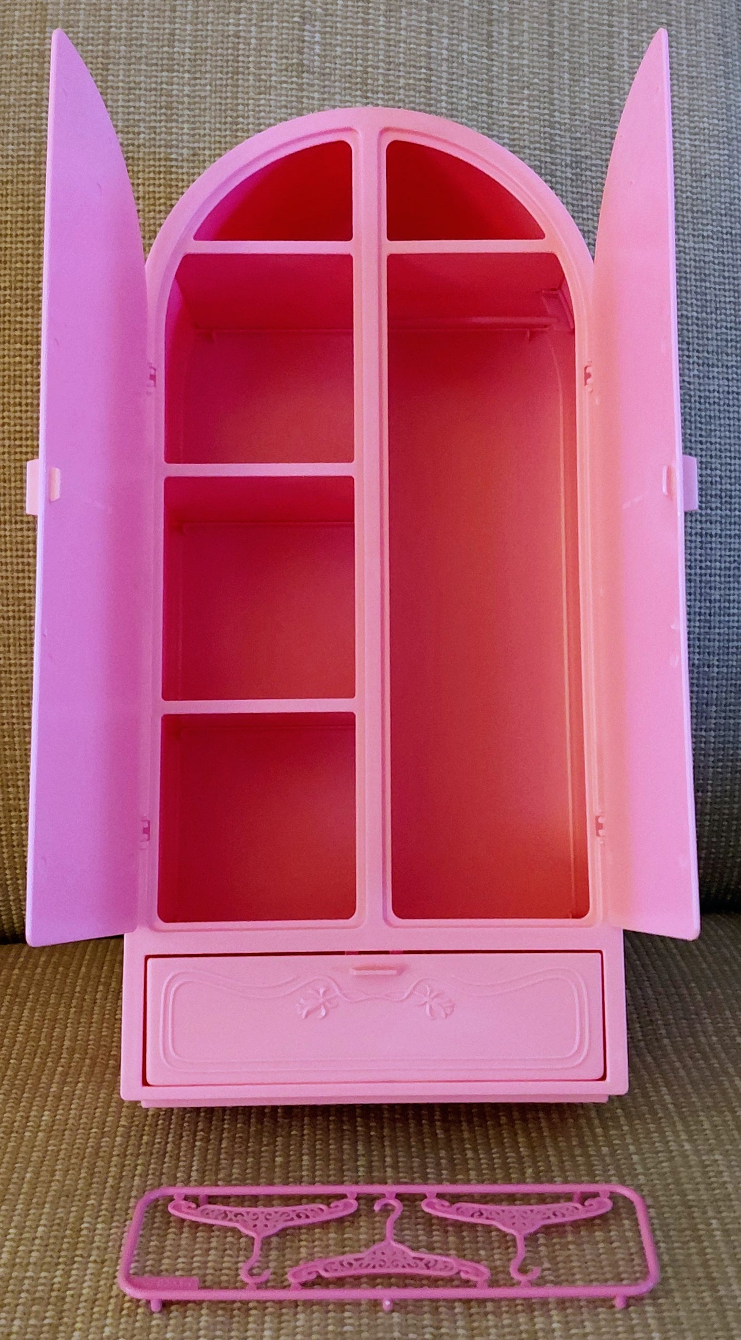 Barbie Playset - Sweet Roses Armoire