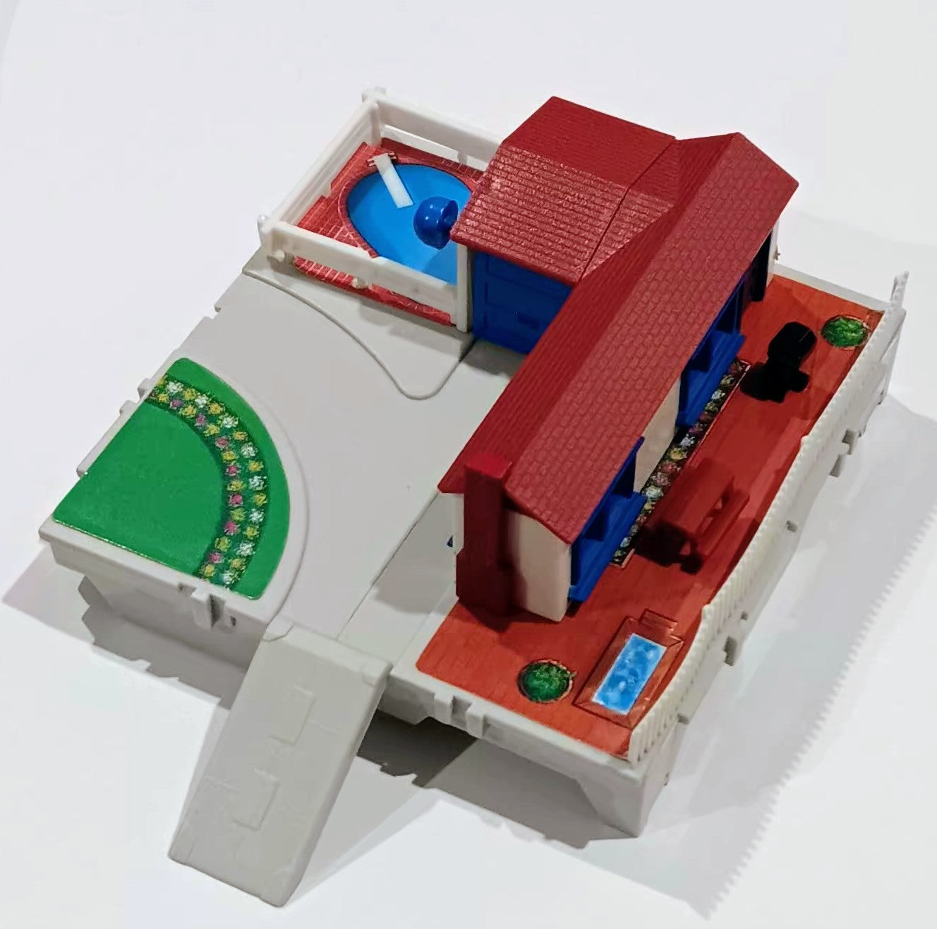 Micro Machines Travel City Playset - Suburban House