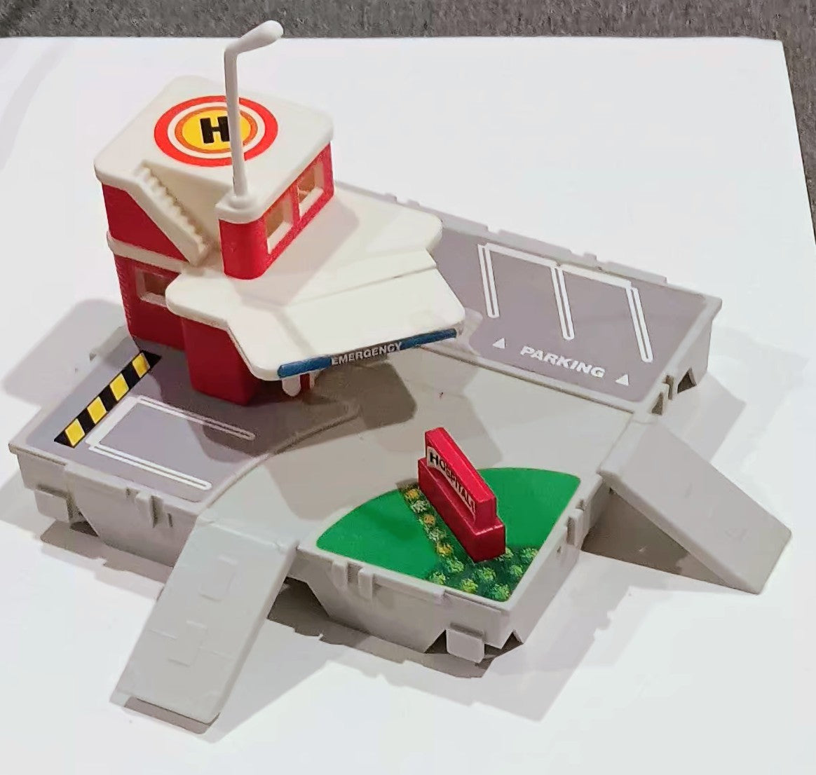 Micro Machines Travel City Playset - Hospital