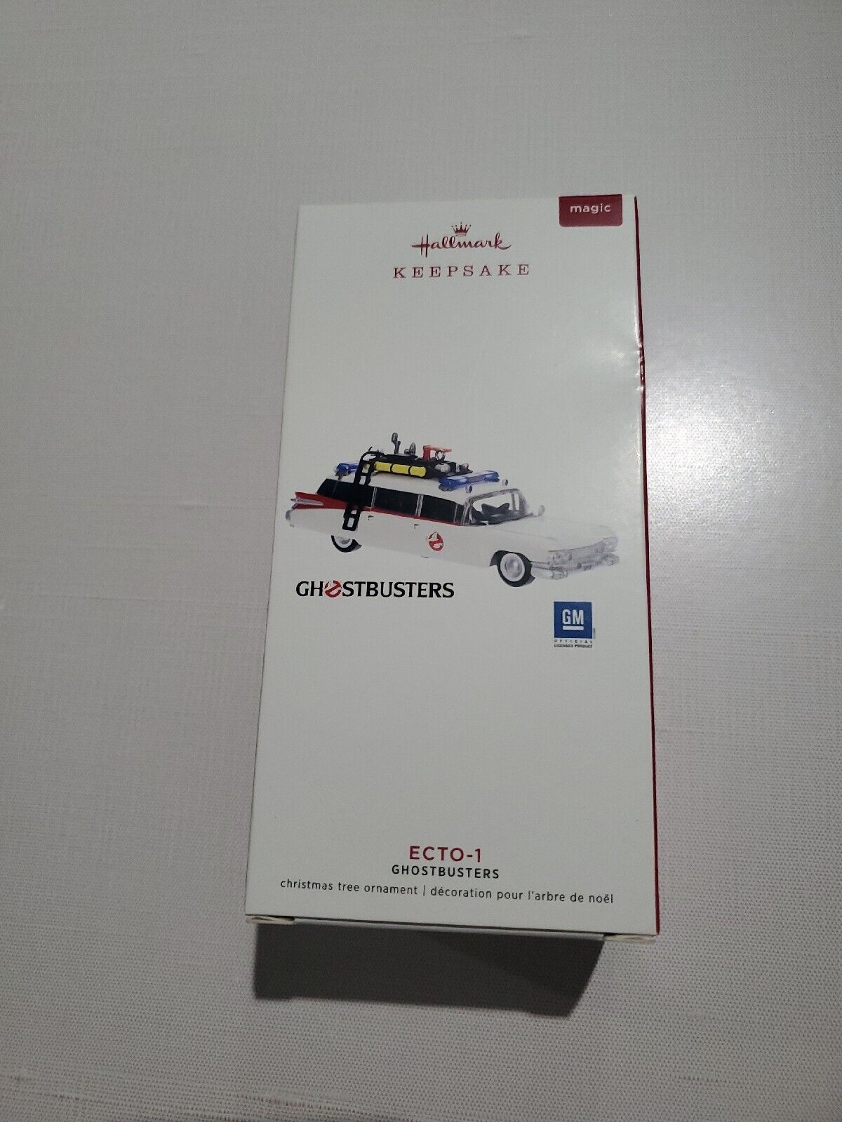 Ghostbusters Ornament - 2019 Hallmark ECTO-1 GHOSTBUSTERS Magic Ornament (Light & Sound)