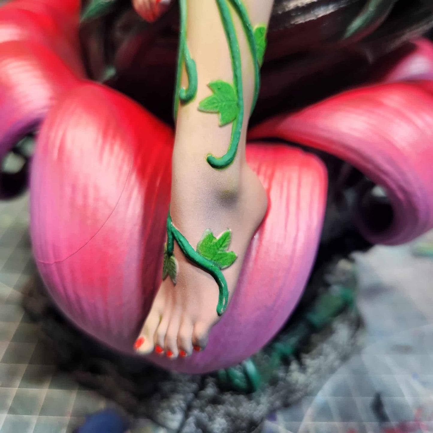DC Comics Statue - Poison Ivy (1:6 Scale & Bust)