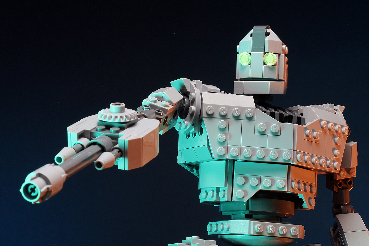Movies Lego Set - Iron Giant Custom MOC made using LEGO parts