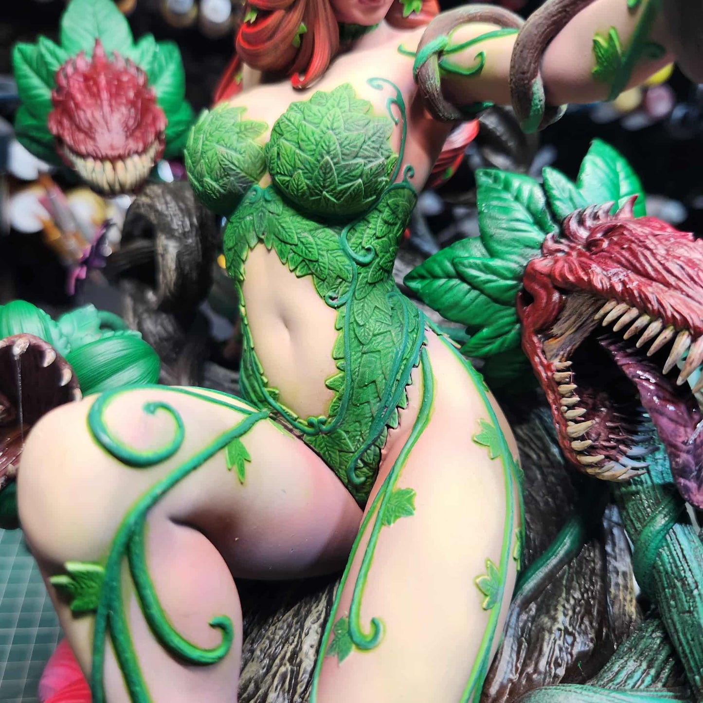 DC Comics Statue - Poison Ivy (1:6 Scale & Bust)