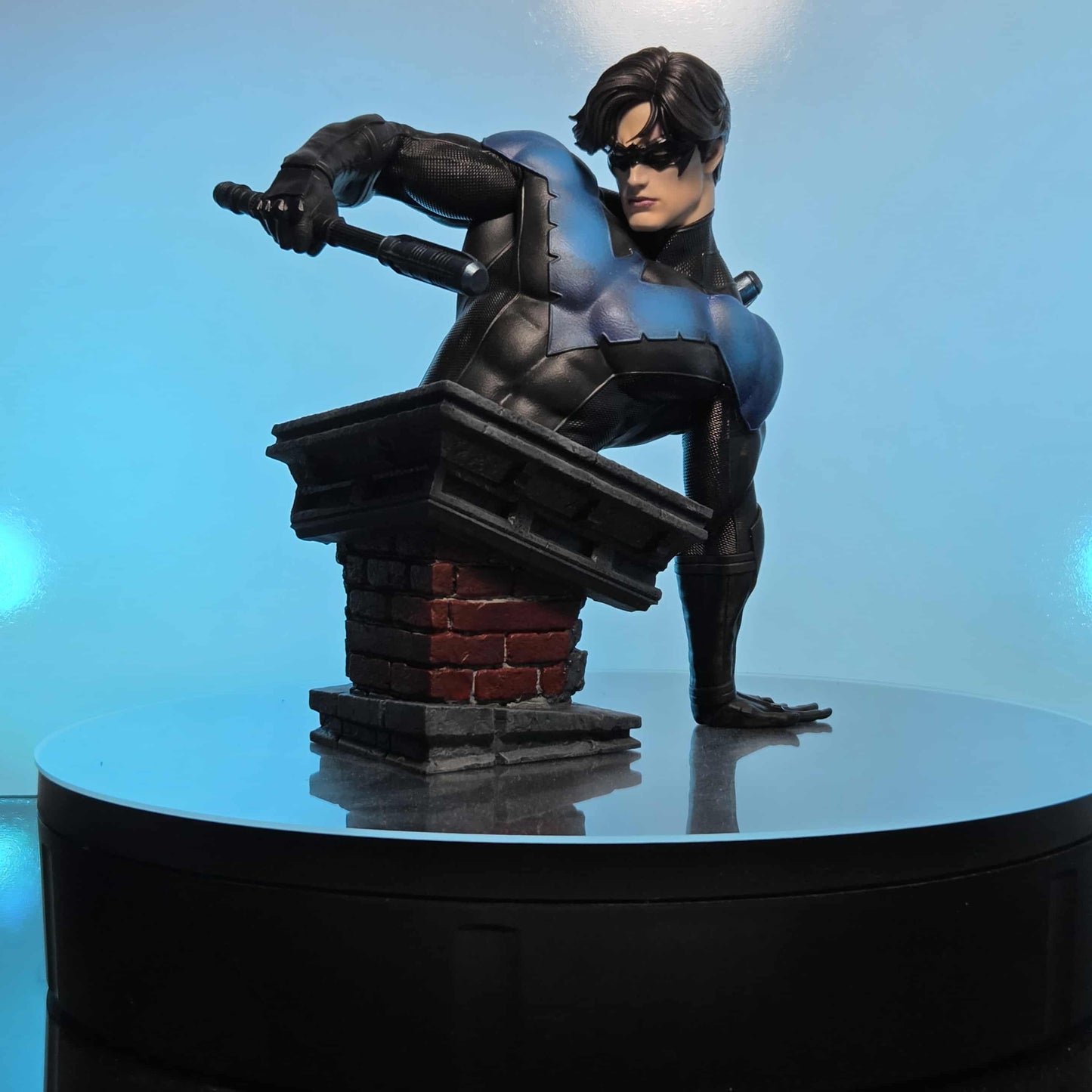 DC Comics Statue - Nightwing (1:6 Scale & Bust)