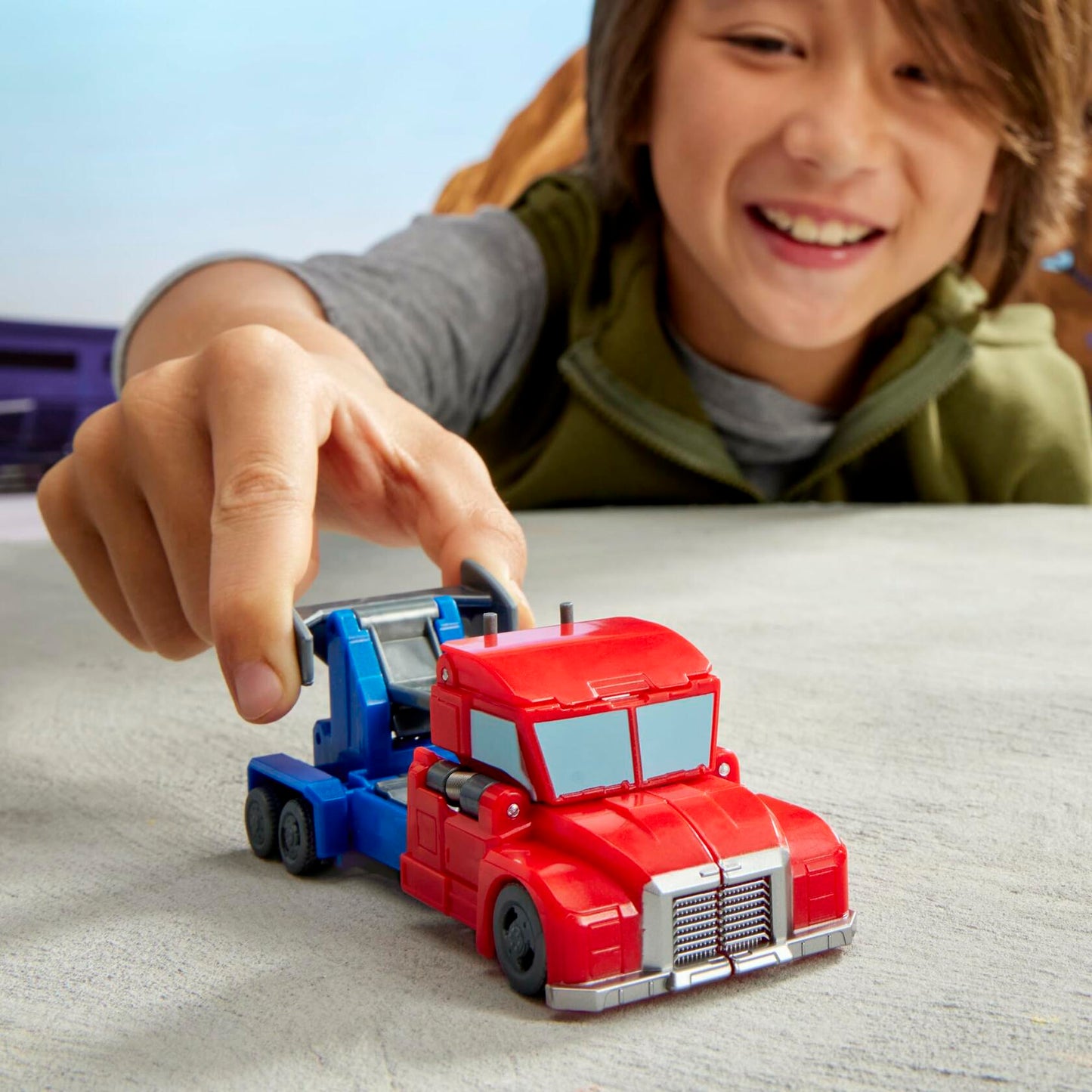 Transformers Action Figure - Optimus Prime (EarthSpark 1-Step Smash Changers)