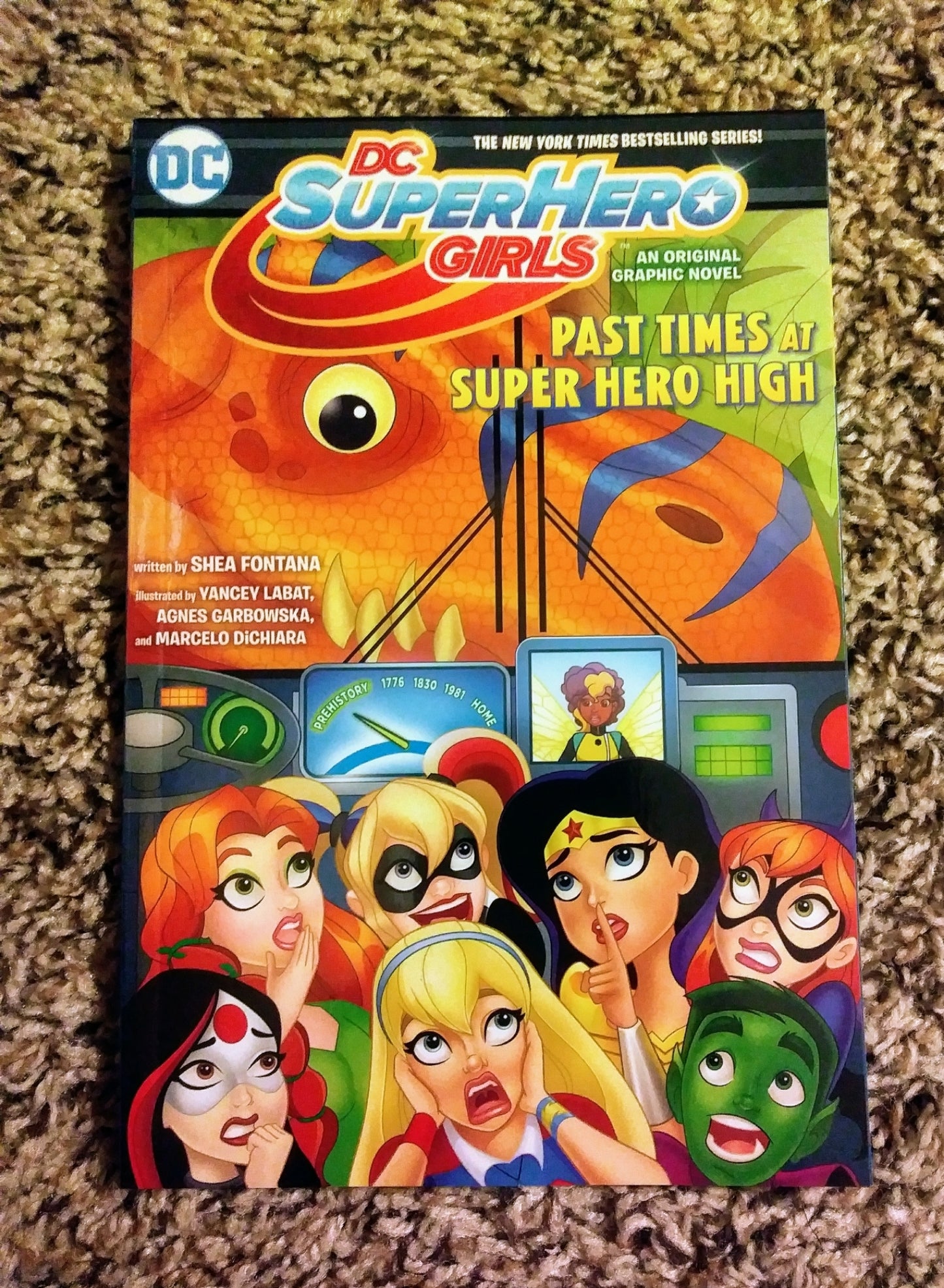 DC Graphic Novel: Super Hero Girls - Past Times at Super Hero High